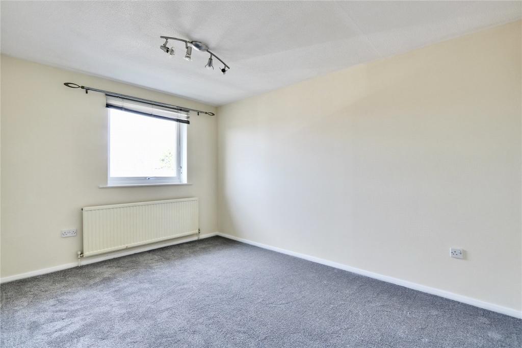 Apartment in Southall - More