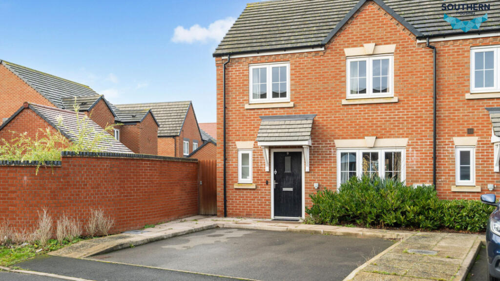 Main image of property: Pentland Crown Place, Leamington Spa, Warwickshire, CV33 9UH