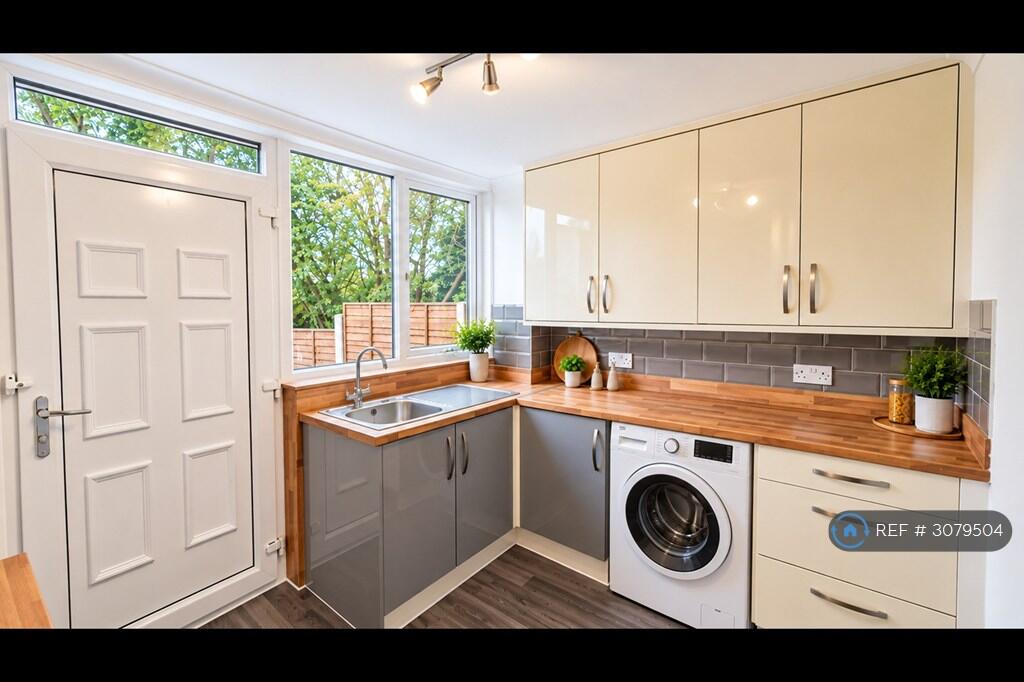 House in Leeds, West Yorkshire - View 3