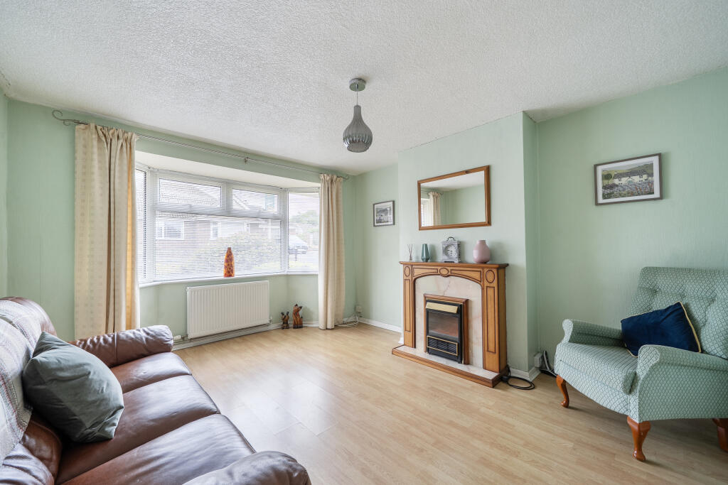 Farleigh Crescent, Lawn, Swindon, SN3 1JY photo 4