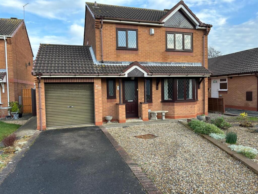 3-bed detached on Cherry Close, Tansley Lane, £260,000