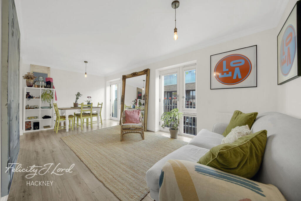 Spurstowe Terrace, LONDON E8 photo 2
