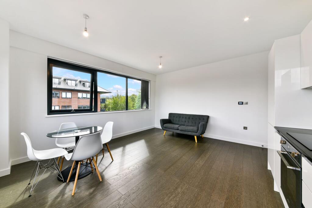 Apartment in St Albans - View 4