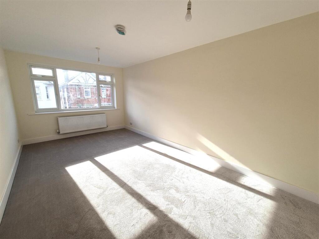 9 Elmes Road, Bournemouth photo 4