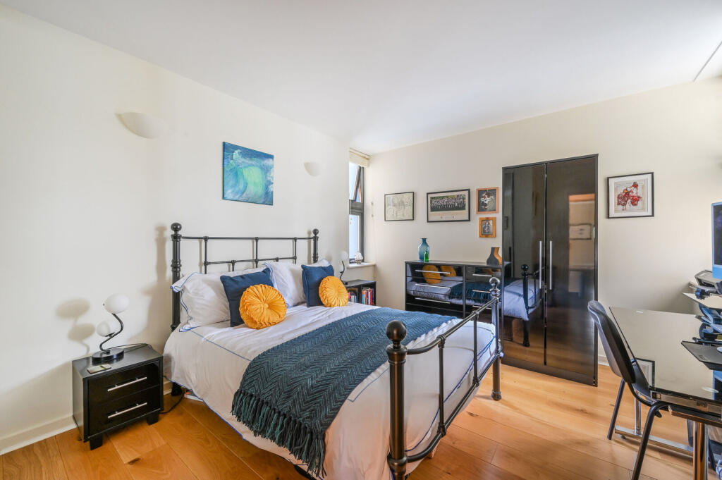 Apartment in London - View 5