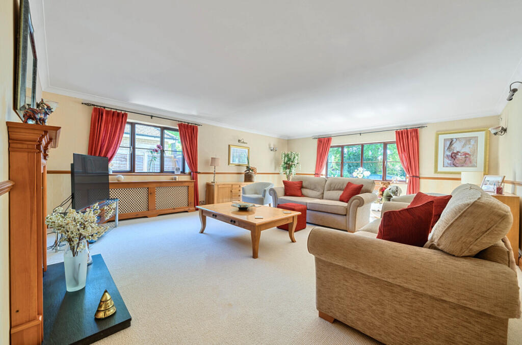 Reading Road, Finchampstead, Wokingham, Berkshire, RG40 photo 2