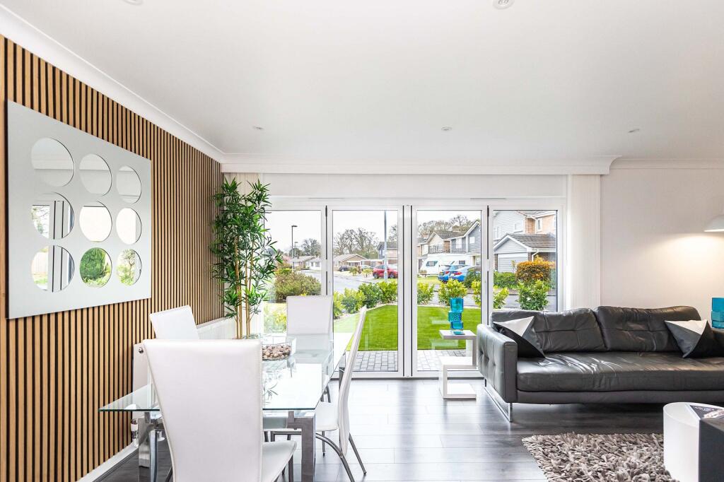 Hazel Close, Highcliffe, Dorset. BH23 4PS photo 4