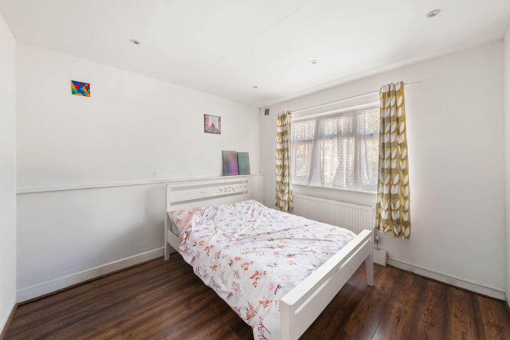 Apartment in Southall - View 5