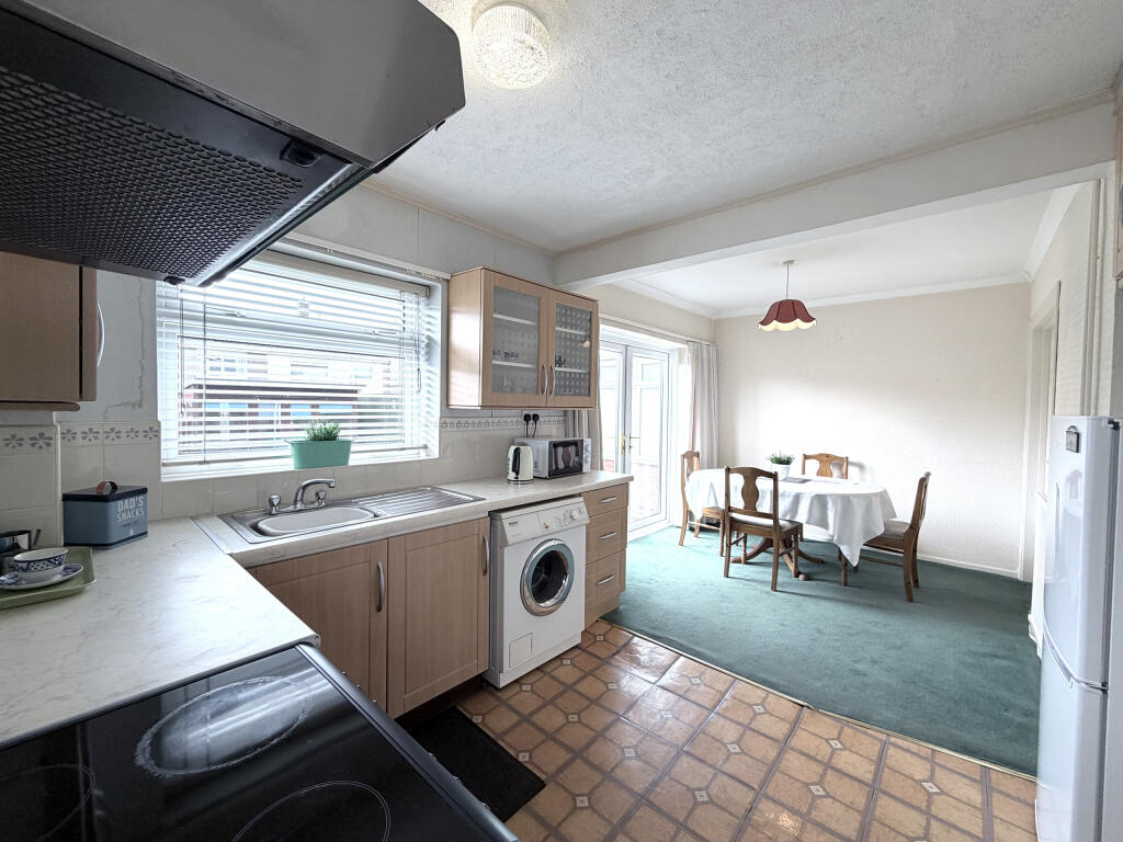 House in Cardiff, Llantwit Fardre - View 4
