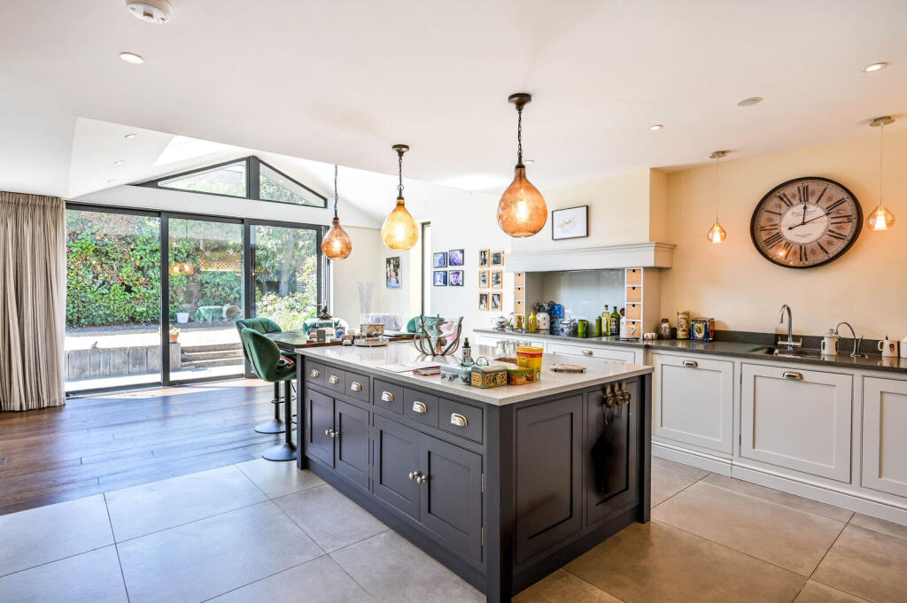 House in Kingston upon Thames - View 2