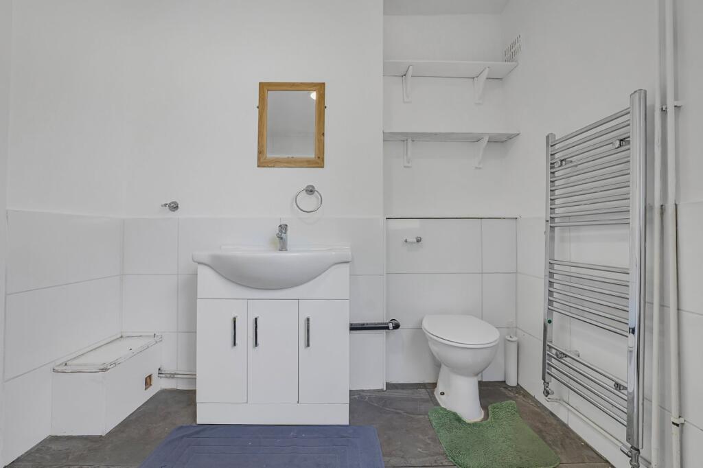 House in London, Earlsfield - More