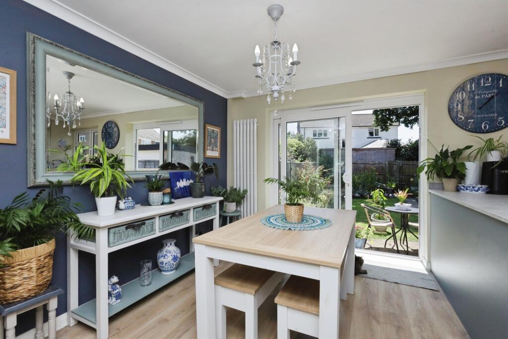 House in Wealden, Hailsham - More