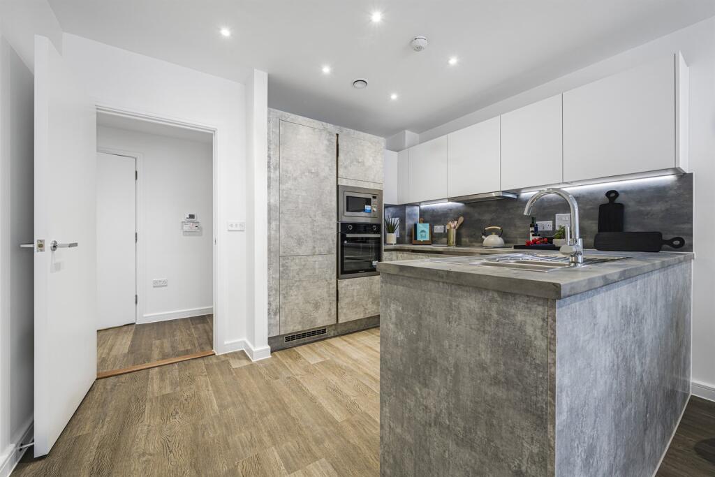 Main image of property: 2 bed, 5th floor, Mercury, Cape Court in Elements