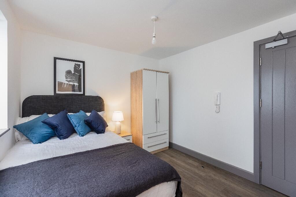 Apartment in Birkenhead, Seacombe - View 2