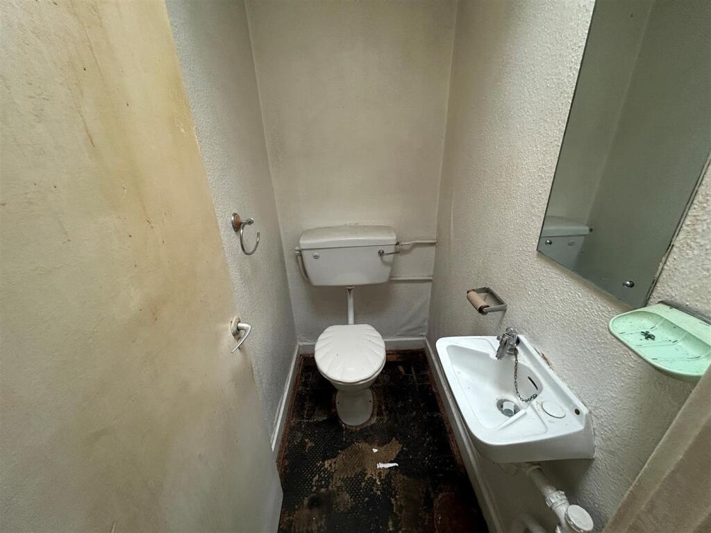 House in London, Mitcham - More