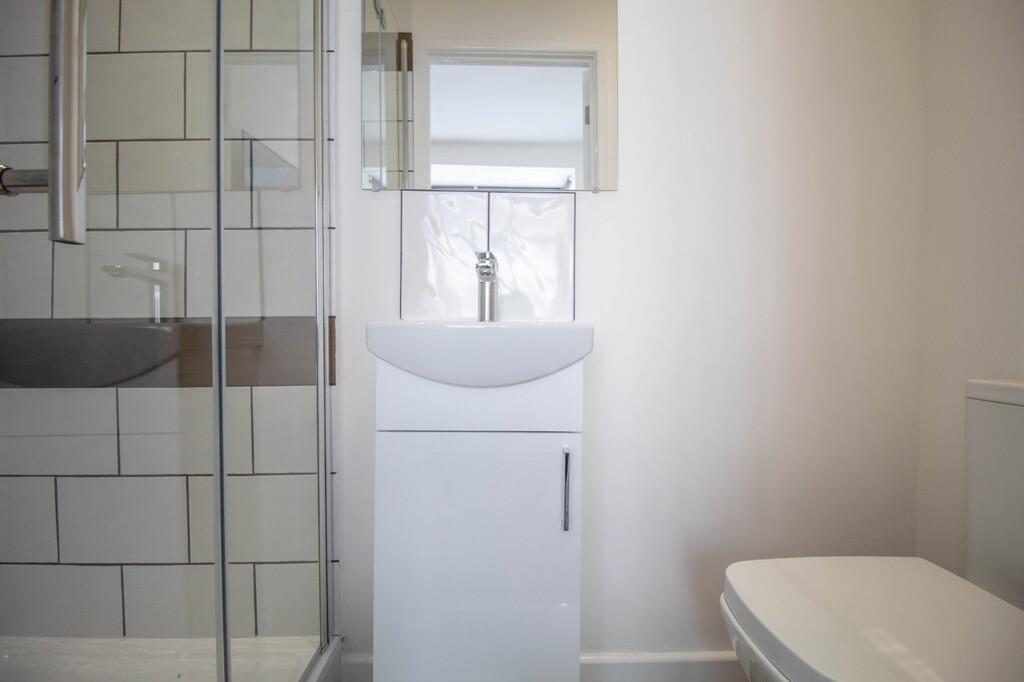 1 bedroom house share for rent