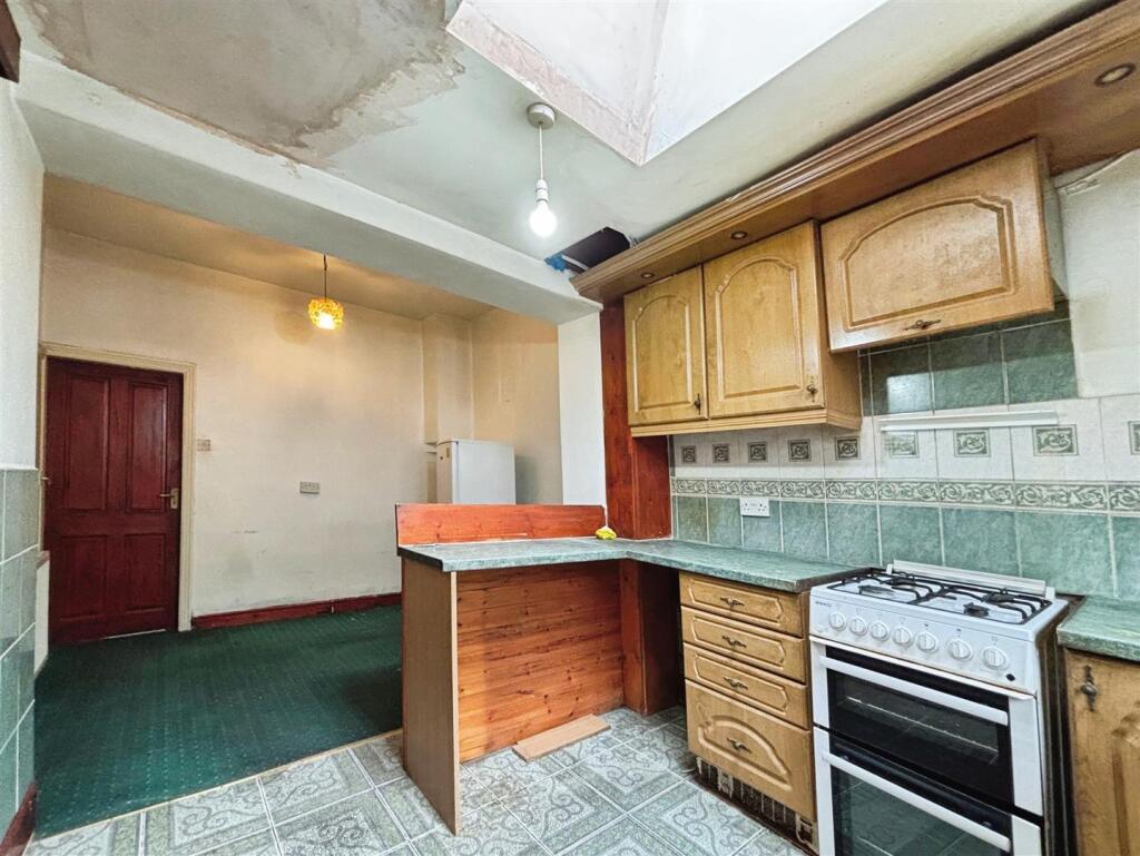 House in Bradford, Lidget Green, Scholemoor - More