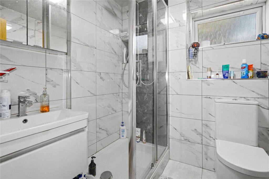 Apartment in Woking, Surrey - View 5