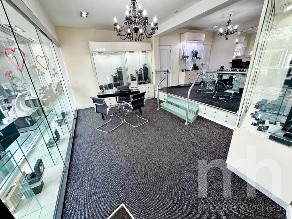 BRAMHALL LANE SOUTH, Bramhall SK7 1AF photo 4