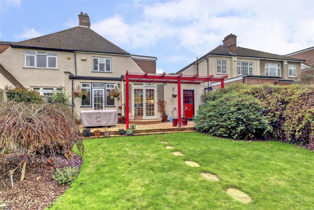 House in London, Pinner - View 4