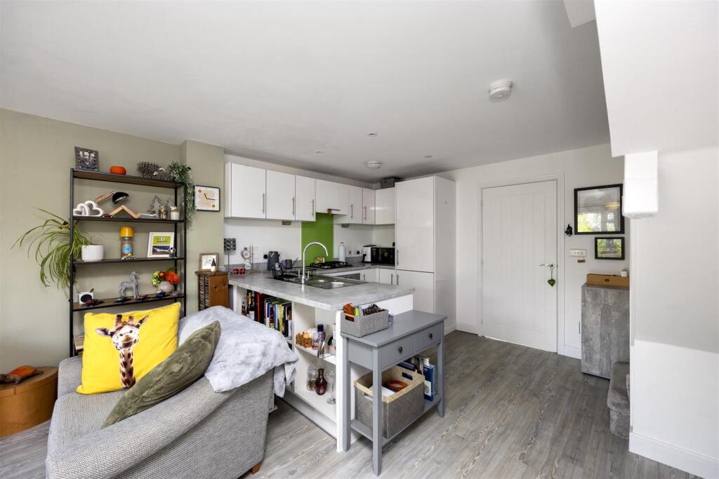 House in Haywards Heath, Lindfield - View 4