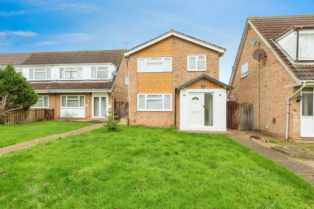 3-bed detached on Beaumont Walk, Leicester, £280,000