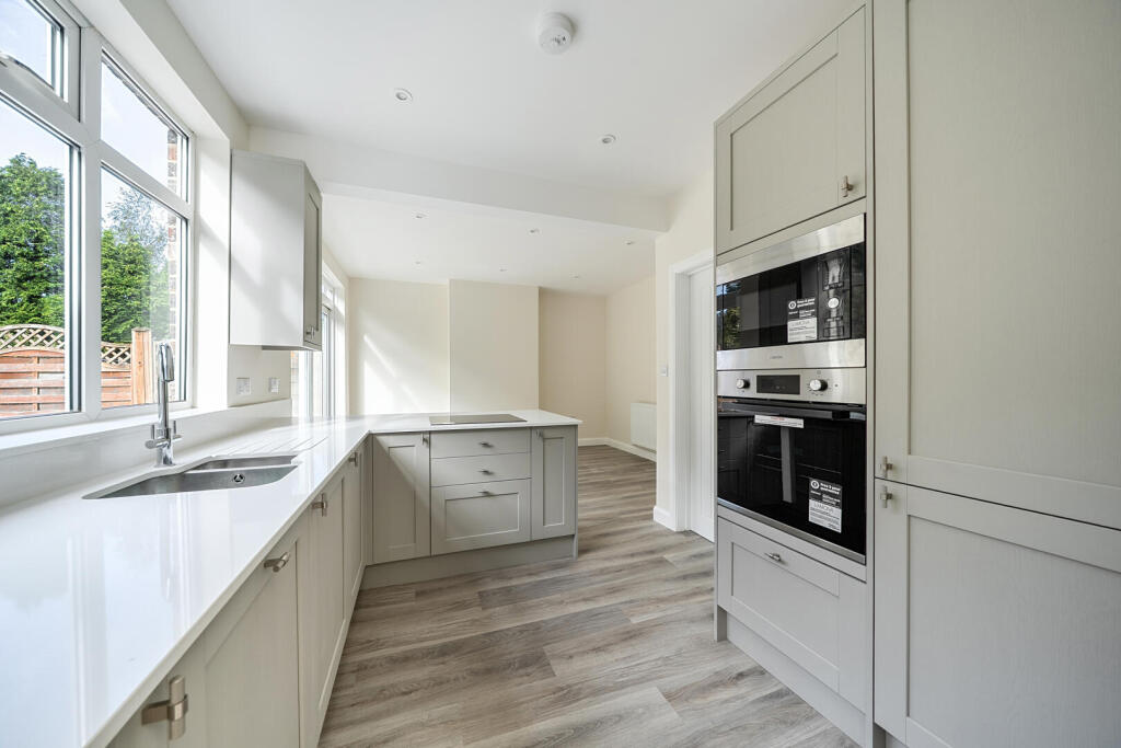 House in Bromley - View 2