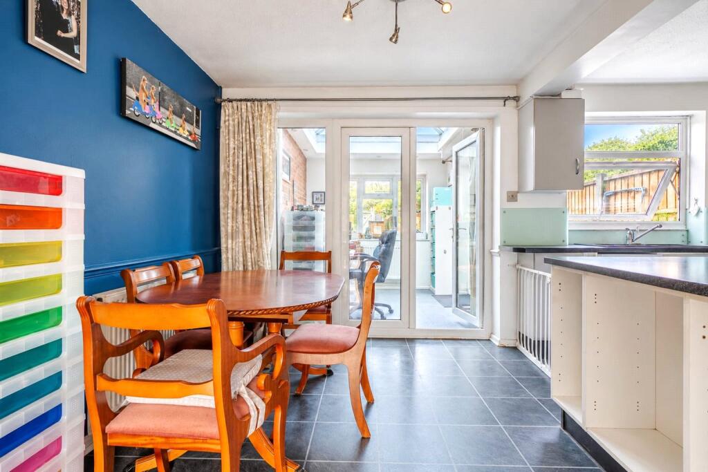 House in Luton - View 5