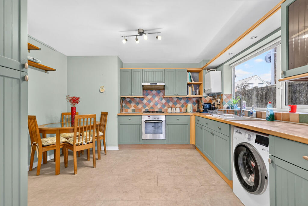 Apartment in Southend-on-Sea - View 3