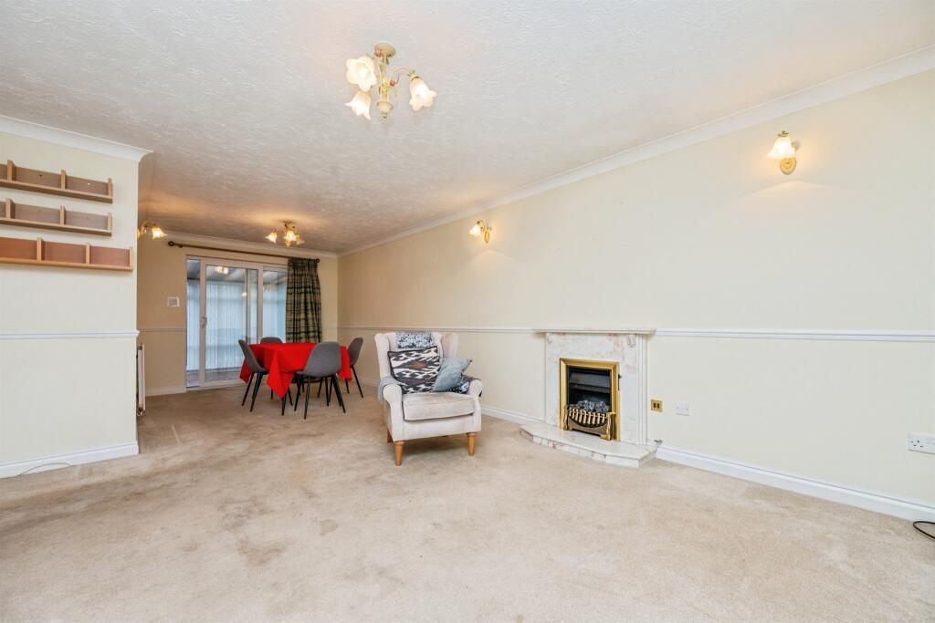 Twarnley Rise, WORCESTER photo 2