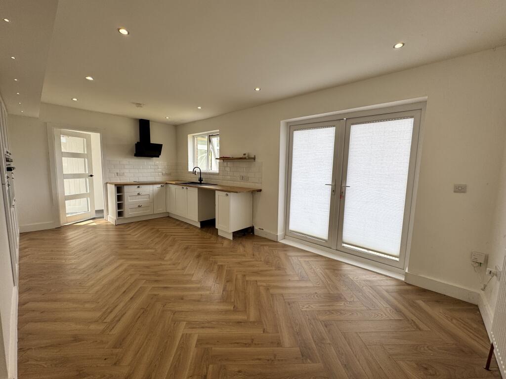 House in Newport - View 3
