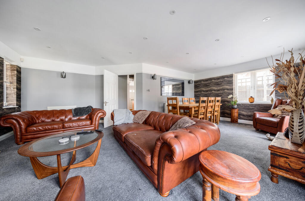 Manor Park Close, Tilehurst, Reading photo 3