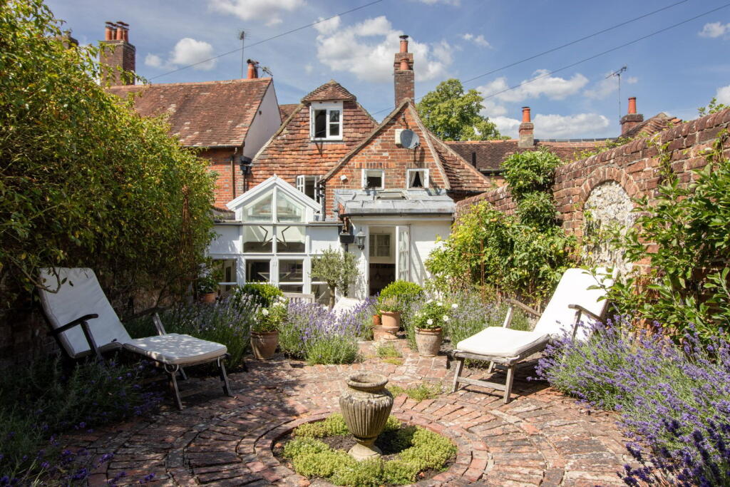 Main image of property: Well Cottage, East Street, Alresford