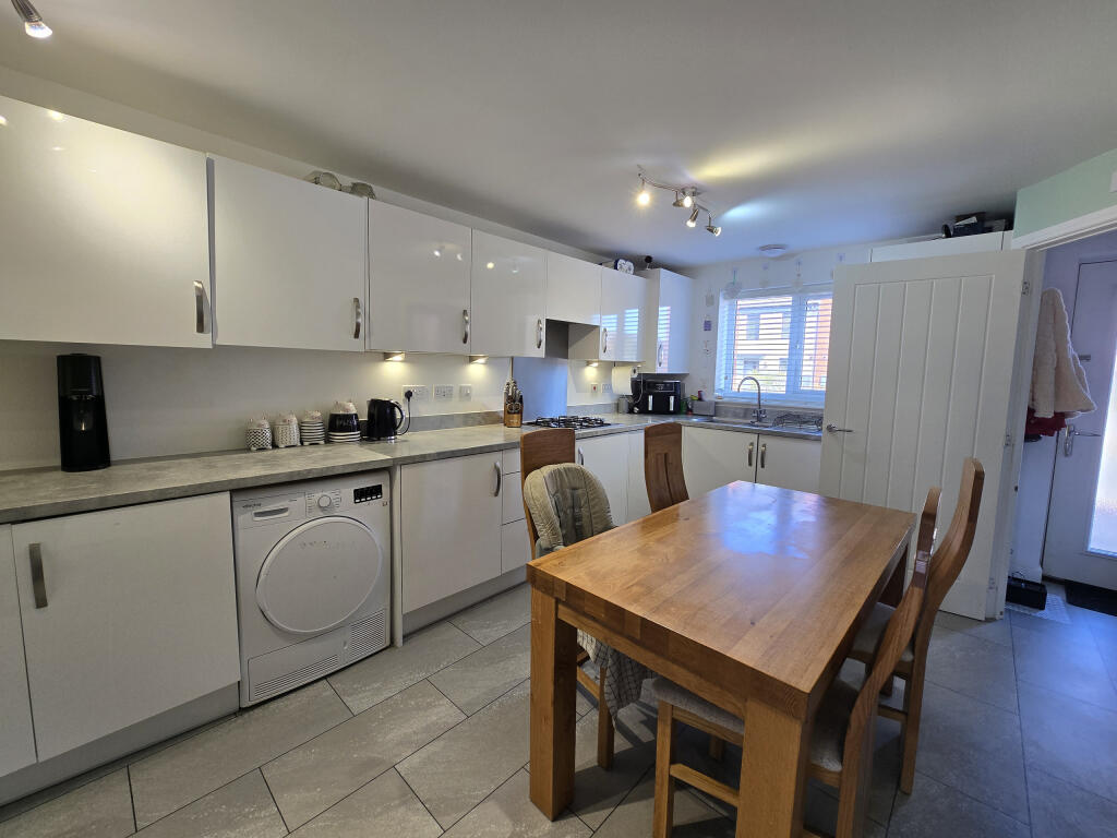 House in Barry - View 4