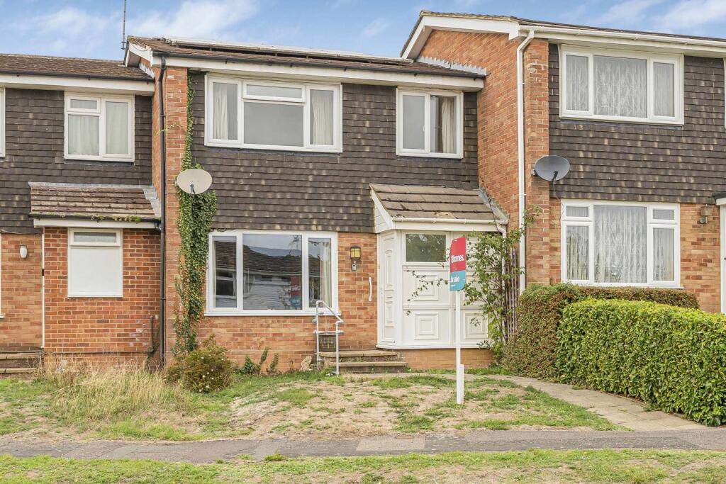 3-bed terraced on Wooteys Way, Alton, Hampshire, £325,000