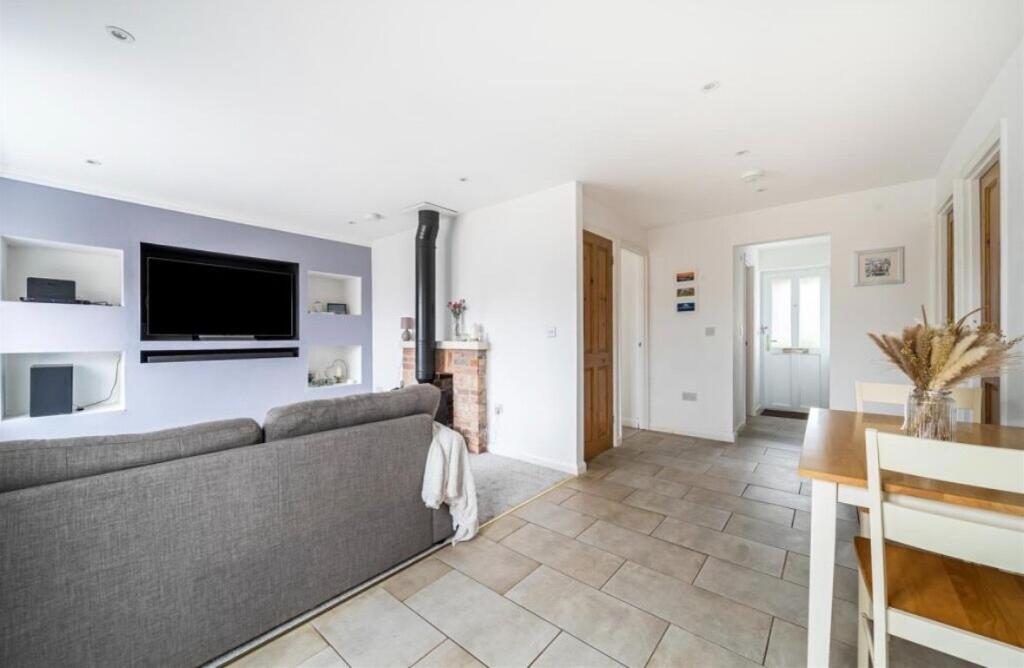 45 Poulshot Road,Poulshot,Devizes,SN10 1RL photo 4
