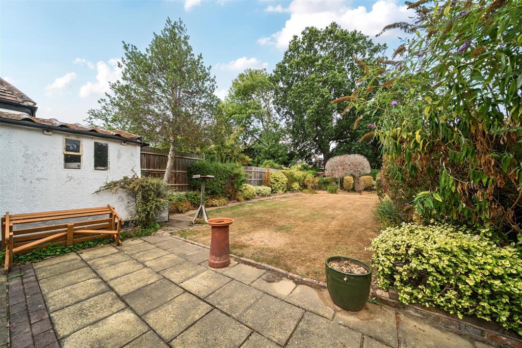 House in Orpington, Poverest, Petts Wood - View 2