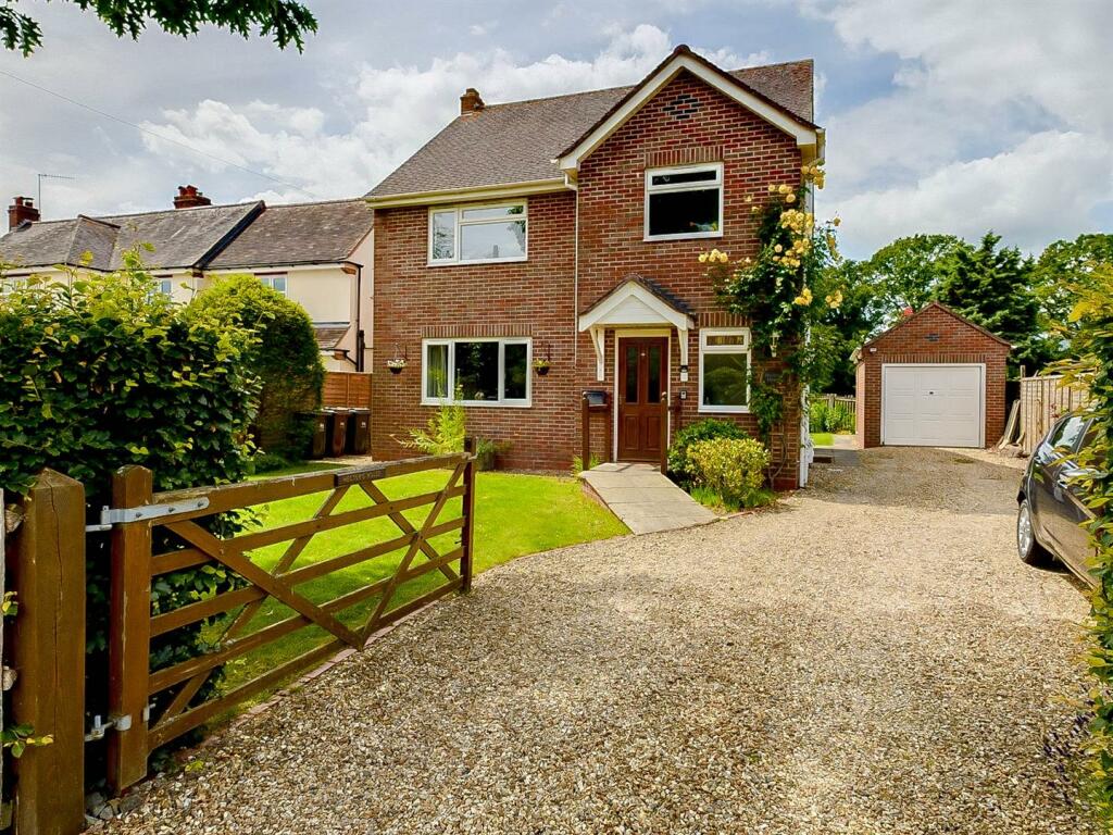 3-bed detached on Worcester Road, Hanley Swan,, £525,000