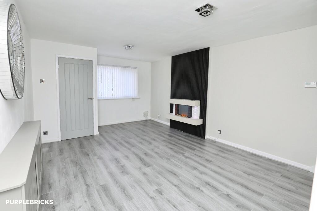 House in Knowsley, Kirkby - More