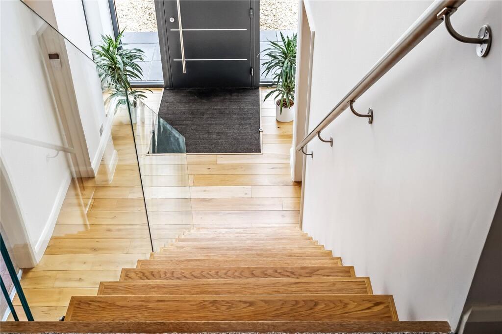 House in Guildford - View 4