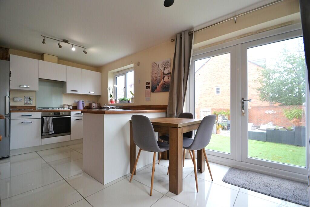 House in Newport - View 5