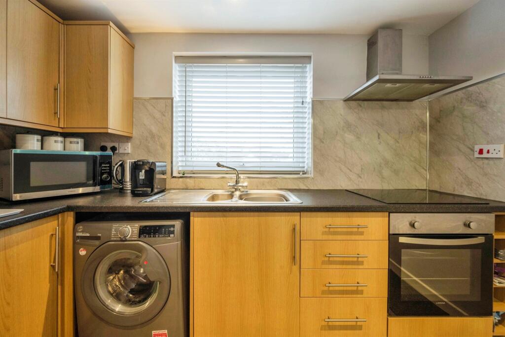 Apartment in Doncaster, Rossington - View 5
