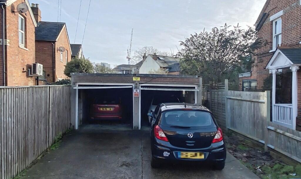 Main image of property: Thames Avenue, Reading, Berkshire, RG1