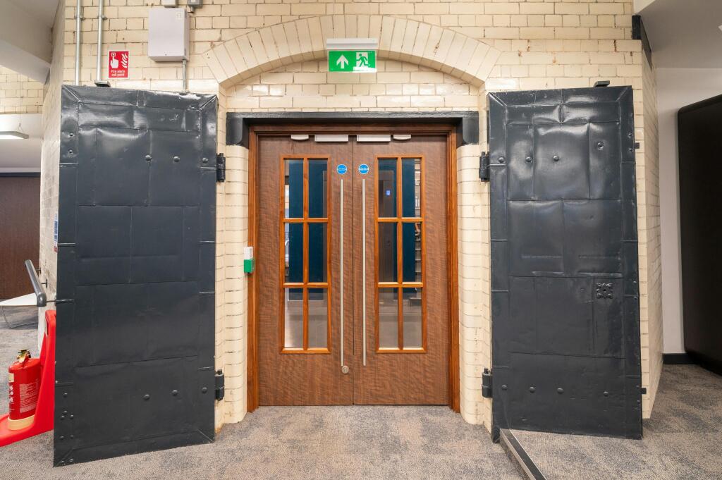 Self contained fitted suite