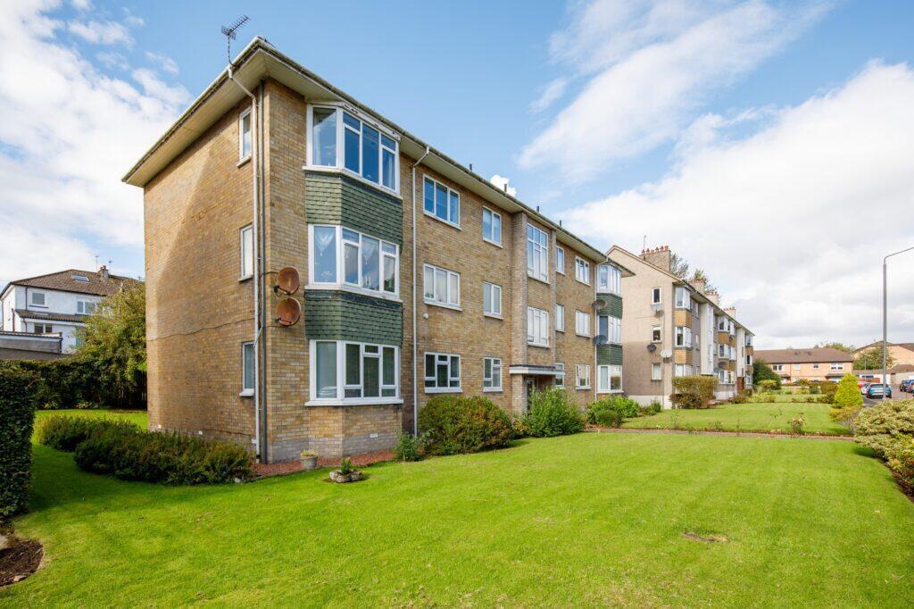 Main image of property: 6 Kings Drive, Newton Mearns, G77 5JA