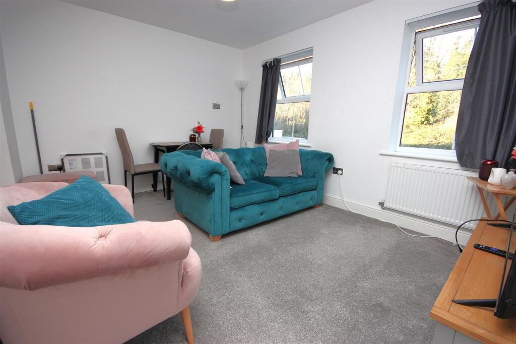 Apartment in Rushden, North Northamptonshire - View 2