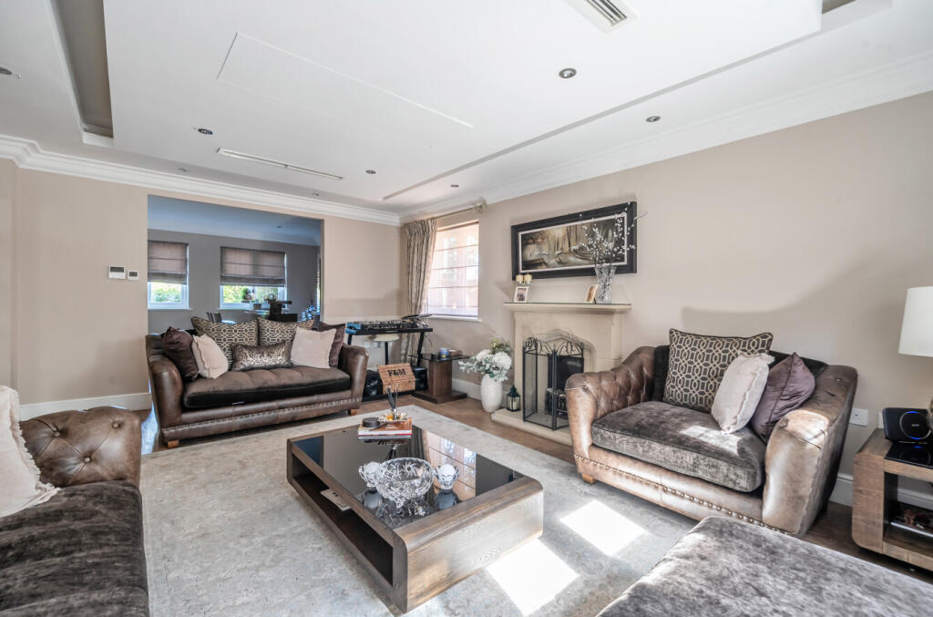 House in White Waltham, Windsor and Maidenhead - More
