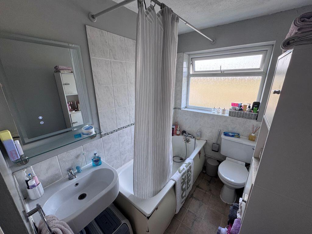 Apartment in Southall - View 5