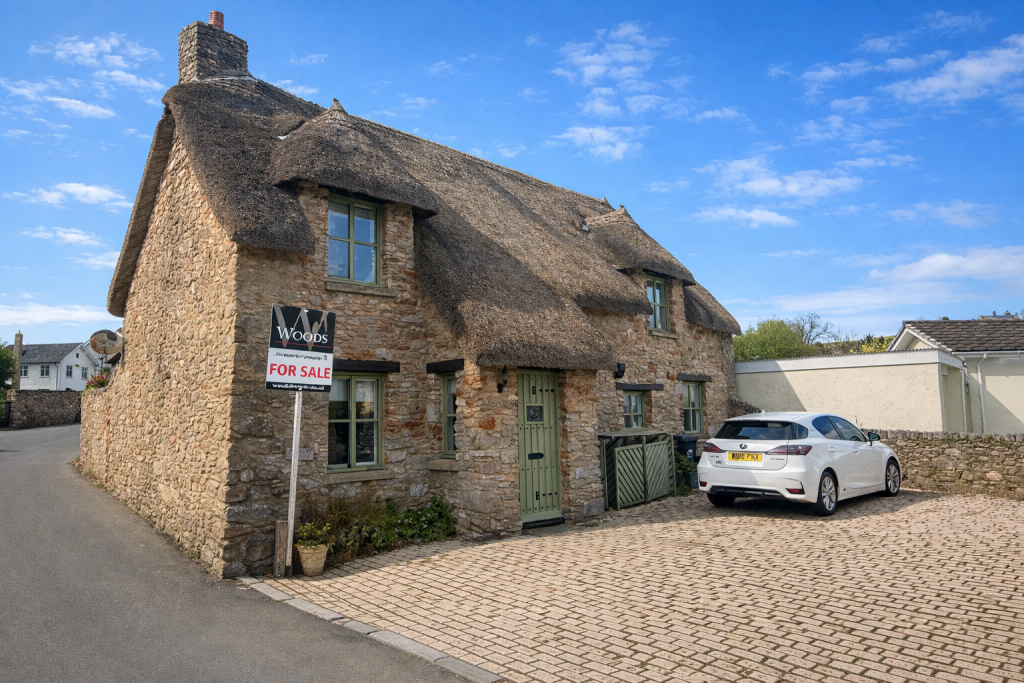 Main image of property: Willow Cottage, Abbotskerswell, Newton Abbot