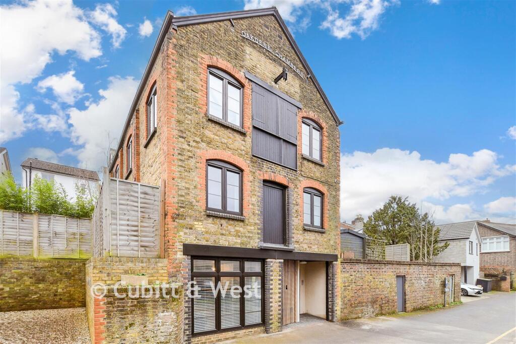 Main image of property: Oakdene Chambers, Oakdene Road, Redhill, Surrey